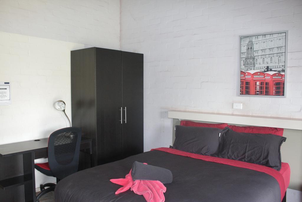 Newman Hotel Room photo